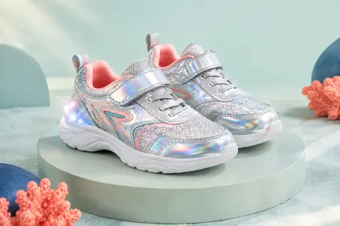 Baskets enfant argentées à talons lumineux, bride auto-agrippante et semelle souple en EVA