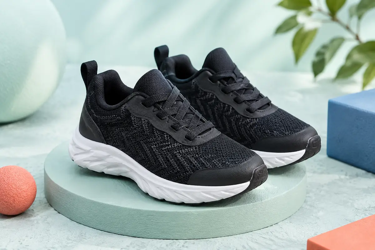 Baskets de running enfant Dream Pairs en maille noire avec embout renforcé et semelle en caoutchouc