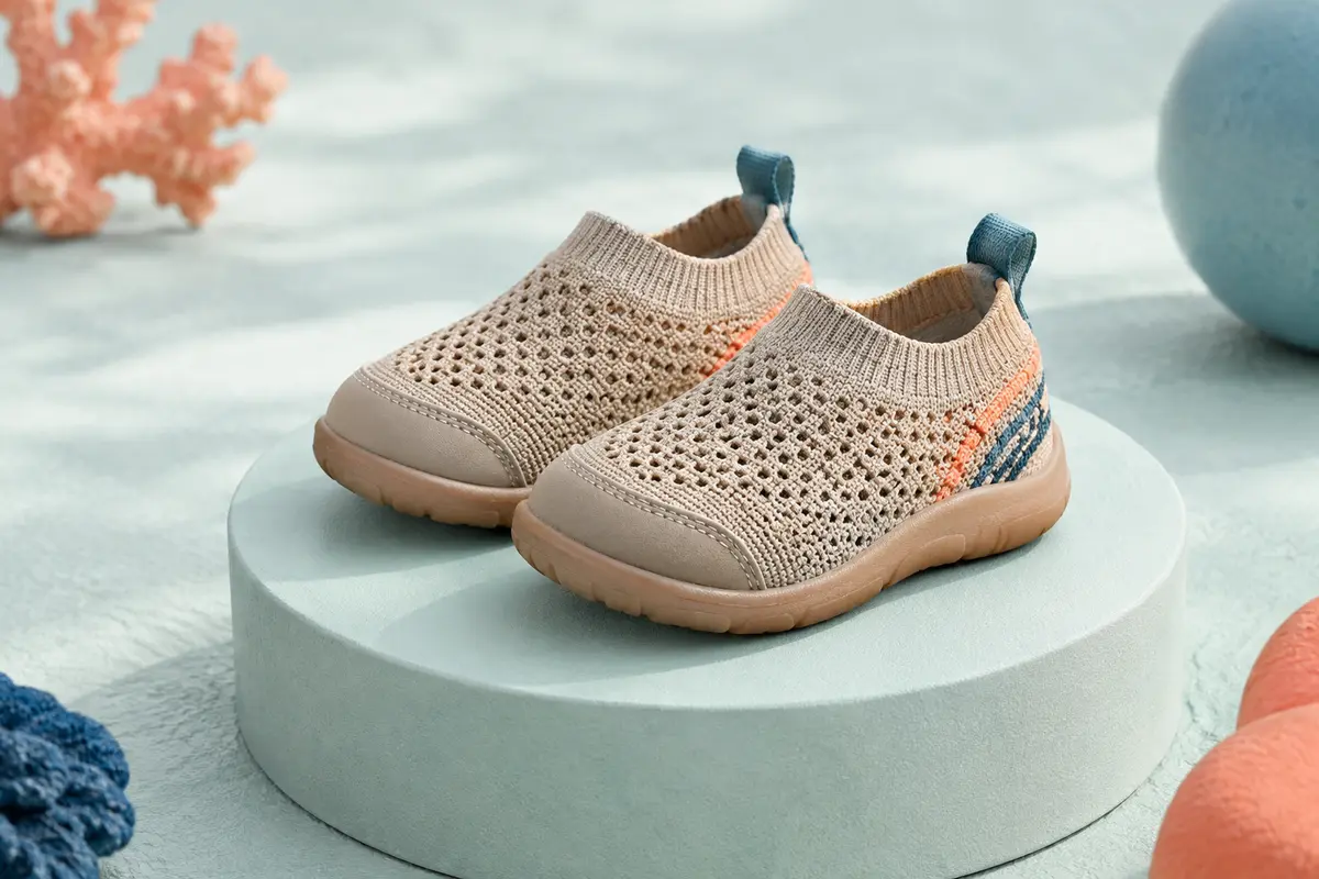 Baskets pour tout-petits en maille Bois de Mer, avec ouverture élastique et semelle souple