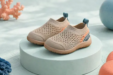 Baskets pour tout-petits en maille Bois de Mer, avec ouverture élastique et semelle souple